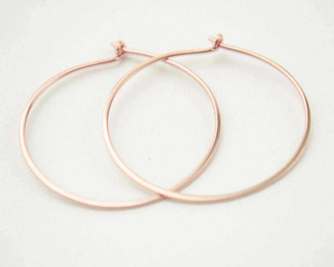 Rose gold second-hole hoop earrings – delicate and minimalist design.